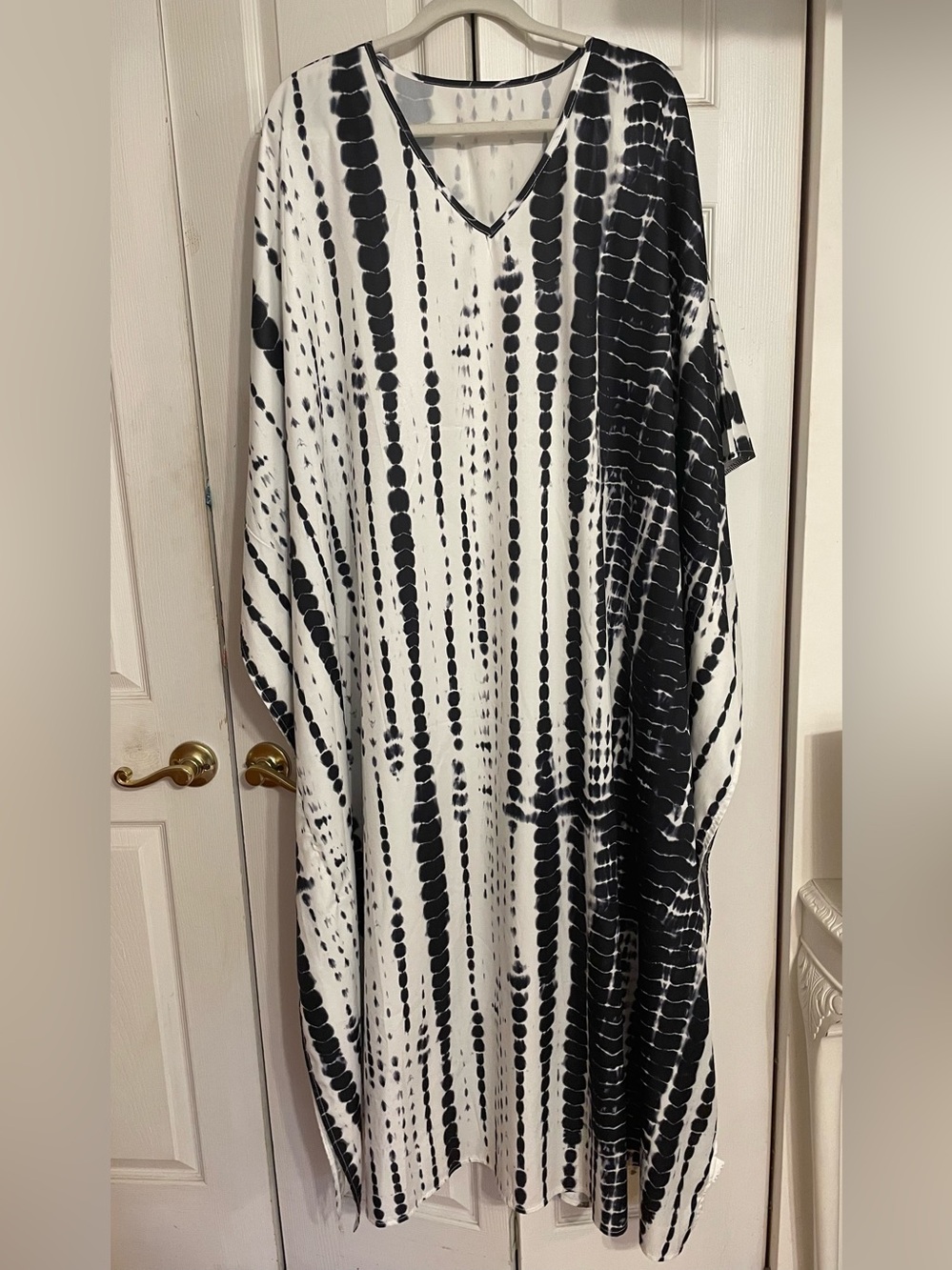 Black & White V-Neck Caftan
5X
